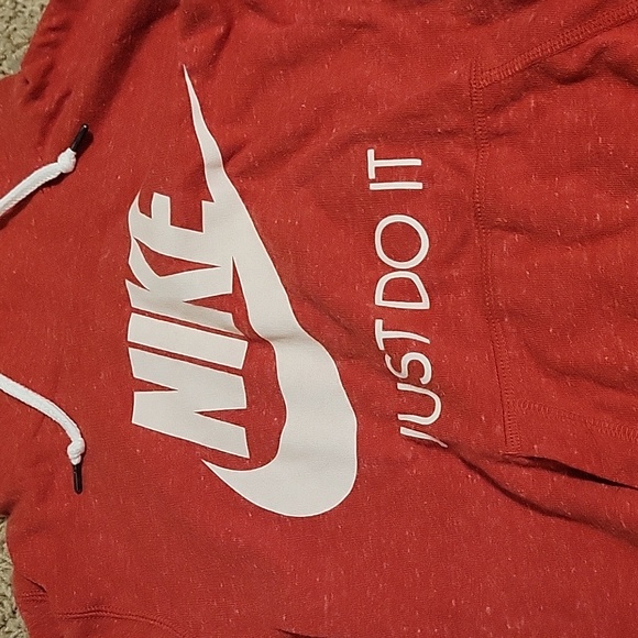 New without tags red nike sweatshirt - Picture 3 of 4